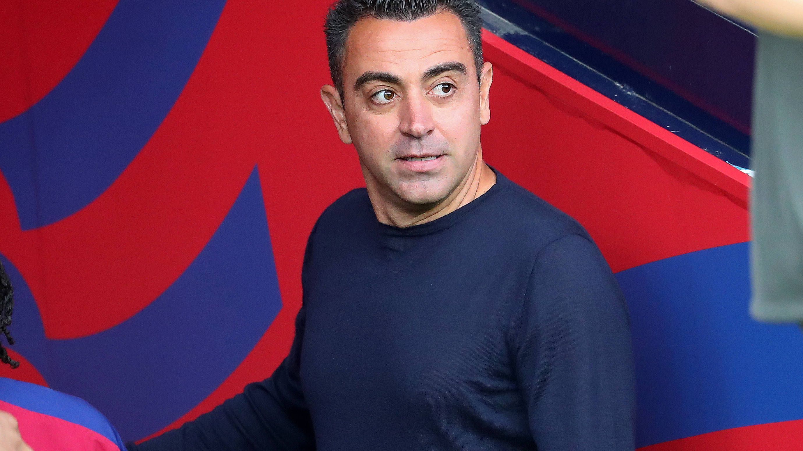 <strong>FC Barcelona</strong><br>Die Welt bei den Blaugrana schien wieder rosarot zu sein. Doch weit gefehlt. Mit kritischen Aussagen zur Kaderstruktur soll Xavi Laporta gegen sich aufgebracht haben, Mittlerweile wurde sein Abschied vom Klub offiziell verkündet, die Gute-Laune-Show wenige Tage zuvor damit obsolet. Nachfolger soll laut spanischen Medienberichten Hansi Flick werden, er galt auch im Frühjahr schon als Favorit.