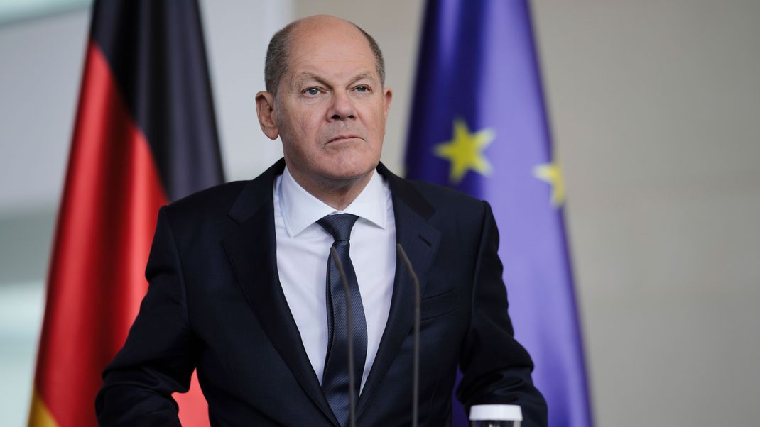 Unionsfraktionsvize Spahn hat Kanzler Scholz Verzagtheit bei dessen Ukraine-Politik vorgeworfen.