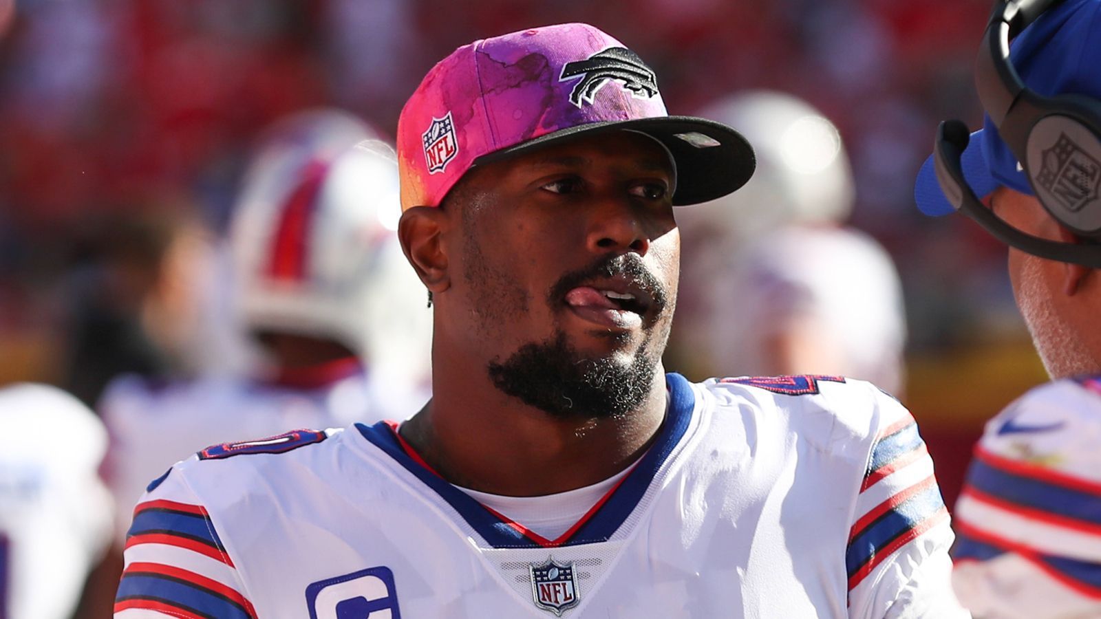 
                <strong>Von Miller (Linebacker, Buffalo Bills)</strong><br>
                Ideale Spitznamen: "Vonster" oder "Miller Time".
              