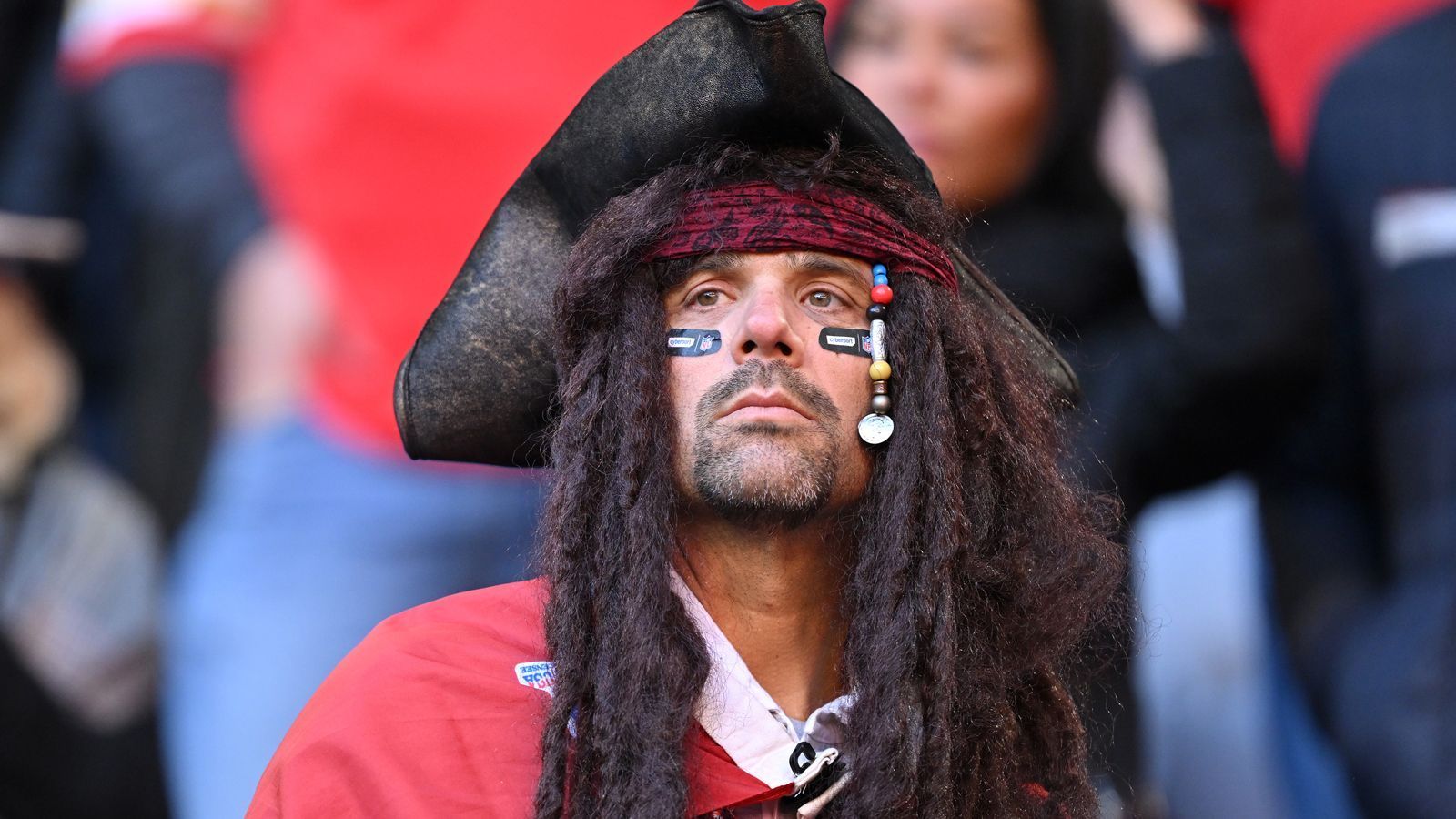 
                <strong>Tampa Bay Buccaneers vs. Seattle Seahawks: Verrückte Fans beim Munich Game</strong><br>
                So wie dieser Herr zum Beispiel.
              