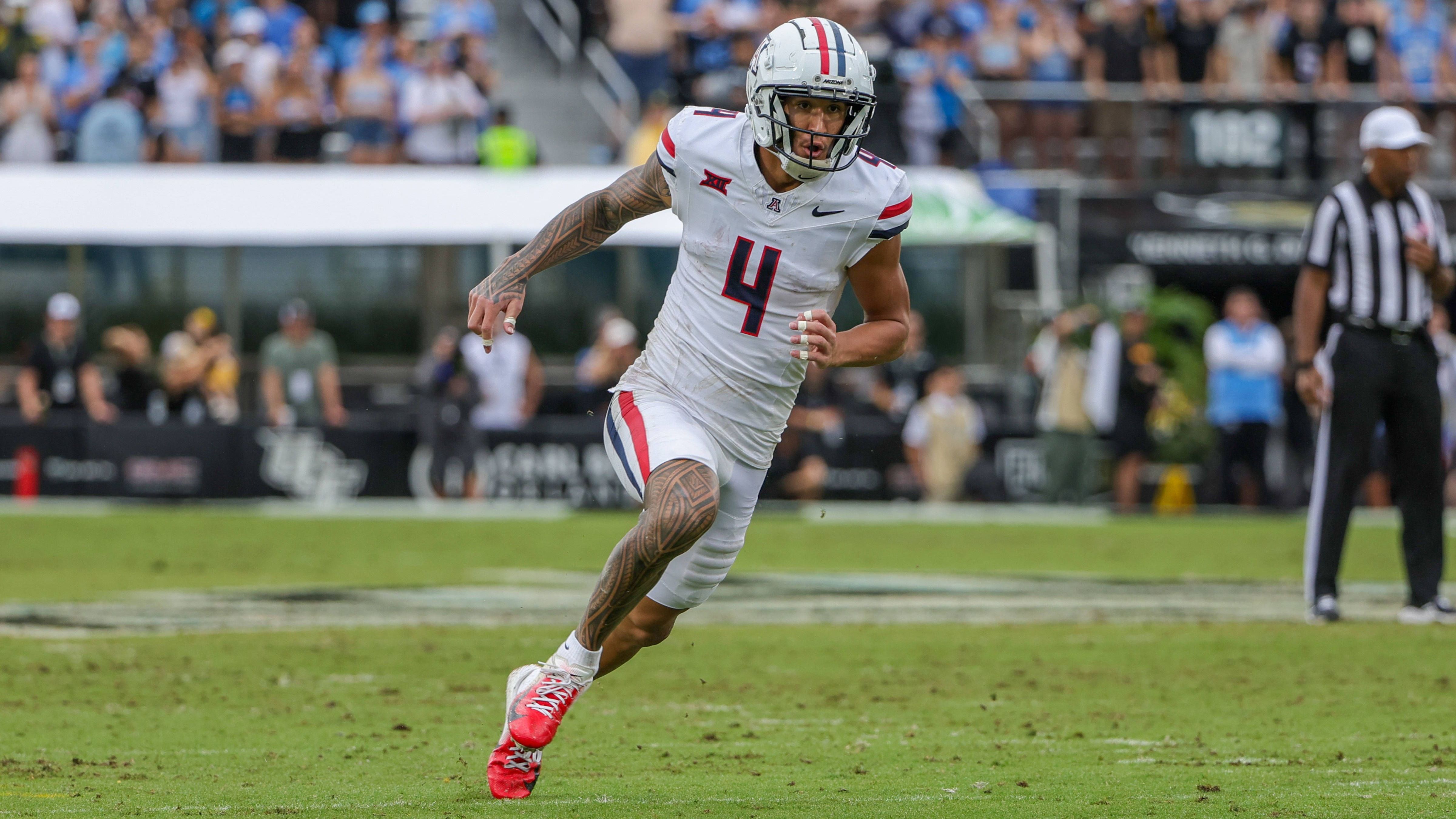 <strong>Tetairoa McMillan (Arizona Wildcats): Stärken</strong><br>Wer einen prototypischen Wide Receiver sucht, der wird bei Tetairoa McMillan fündig. Der 21-Jährige bringt die Größe (1,97 Meter) und die Catching-Fähigkeiten mit, um als Outside Receiver zu glänzen. Gleichzeitig ist er dabei sehr leichtfüßig unterwegs, auch nach dem Catch. Über die letzten beiden Saison sammelte er 2.721 Receiving Yards.