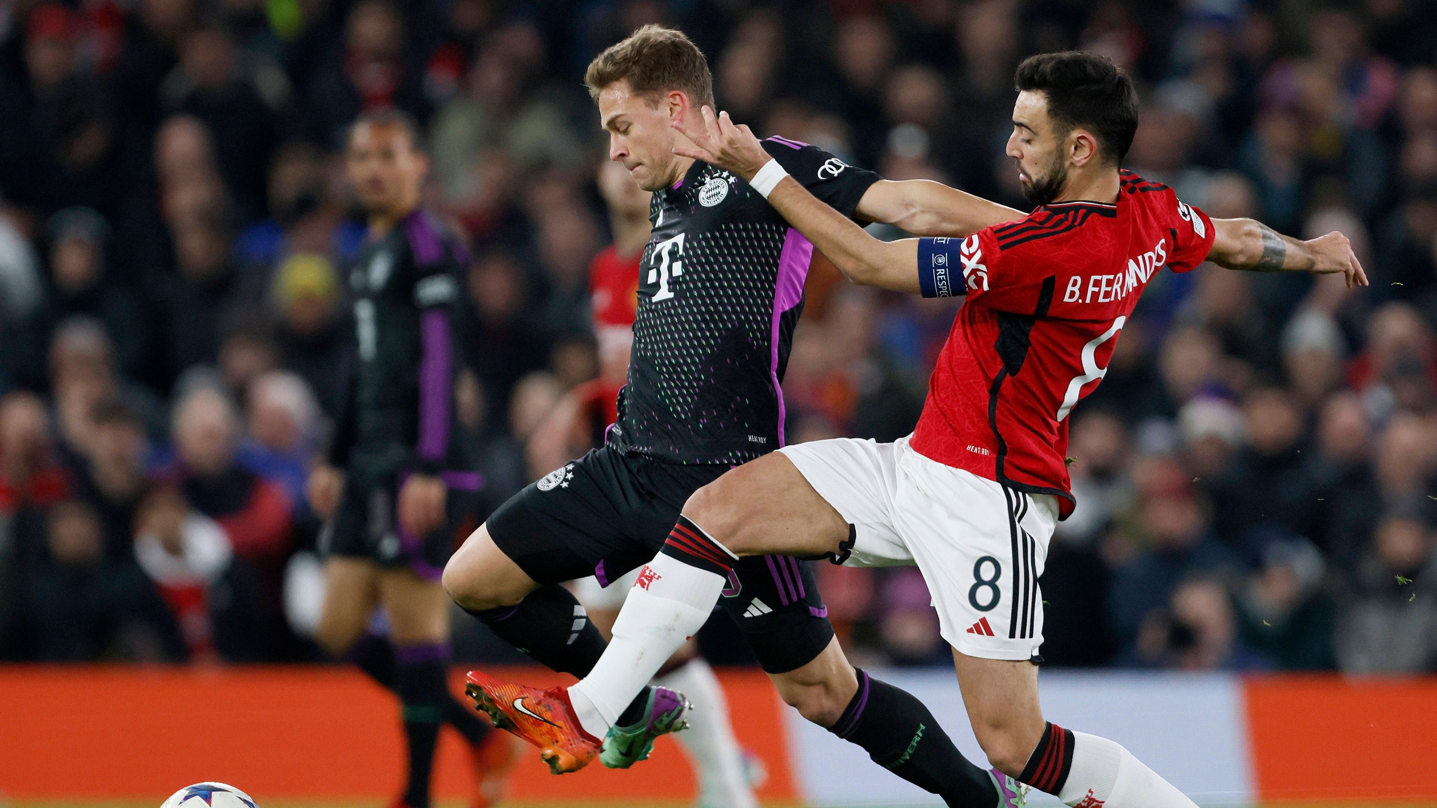 <strong>Champions-League-Reform</strong><br>Direkt ins Achtelfinale schaffen es die acht besten Teams, die 16 dahinter platzierten Mannschaften spielen in einer K.o.-Runde die weiteren acht Teilnehmer der Achtelfinal-Partien aus. Ab dann läuft alles im gewohnten Format – mit dem Finale 2025 in der Münchner Allianz Arena als Krönung. Übrigens: Auch in der Europa League und der Conference League wird dieses Prinzip angewendet.