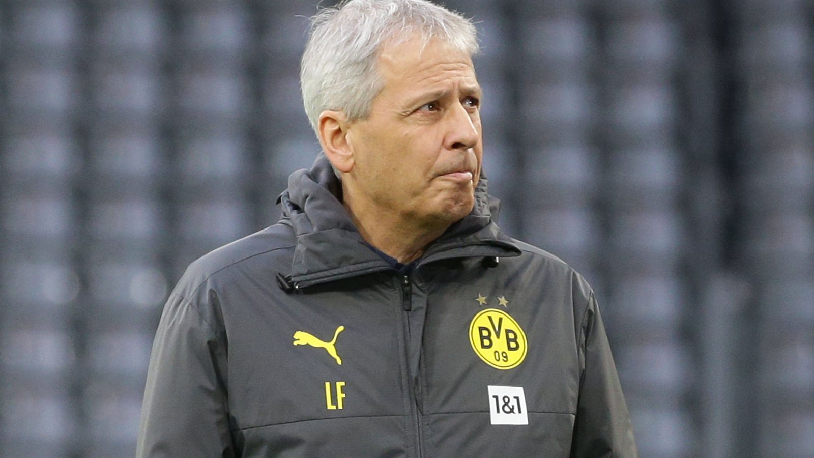 
                <strong>Borussia Dortmund</strong><br>
                Am 13. Dezember entließ Borussia Dortmund Lucien Favre. Eine Serie mit nur einem Sieg aus fünf Pflichtspielen wurde dem Schweizer zum Verhängnis. So richtig warm wurde der BVB ohnehin nie mit Favre, zu emotionslos kam der Trainer daher, oft wirkten seine Ideen und Ausführungen zu verkopft. Kurz zusammengefasst: er war nicht Jürgen Klopp, dem in Dortmund nach wie vor nachgetrauert wird. Zum Zeitpunkt der Entlassung lag die Borussia auf Platz fünf, der Rückstand auf Platz eins betrug fünf Punkte. Die Verantwortlichen sahen die Qualifikation zur Champions League in Gefahr und handelten.
              