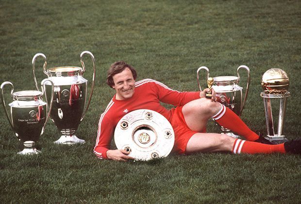 
                <strong>Mittelfeld: Georg "Katsche" Schwarzenbeck</strong><br>
                Spiele für den FC Bayern: 511; Europapokalsieger der Landesmeister 1974, 1975, 1976; Europapokalsieger der Pokalsieger 1967, Deutscher Meister 1969, 1972, 1973, 1974, 1980, 1981, DFB-Pokal-Sieger 1967, 1969, 1971.
              