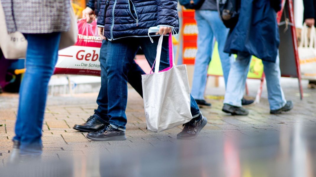 Menschen in Deutschland plagen finanzielle Sorgen.