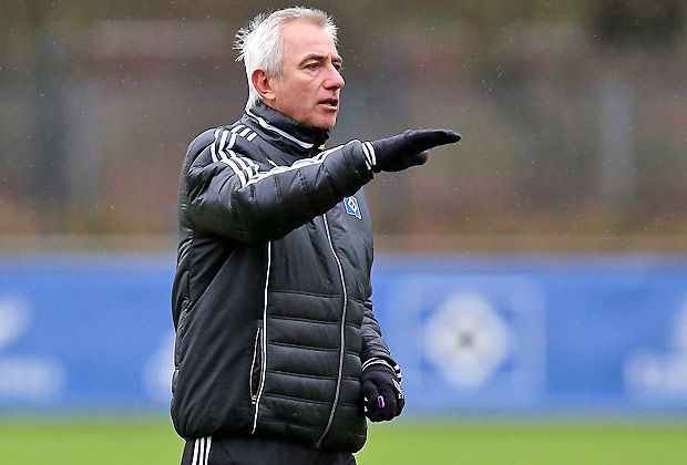 
                <strong>Keine optimale Vorbereitung</strong><br>
                Am Samstag fliegt der HSV zu Werbezwecken nach Indonesien. Eine Reise, auf die Trainer Bert van Marwijk lieber verzichten würde. "Das ist alles andere als optimal, aber das gehört nun einmal dazu. Die Vereine müssen Geld kassieren"
              