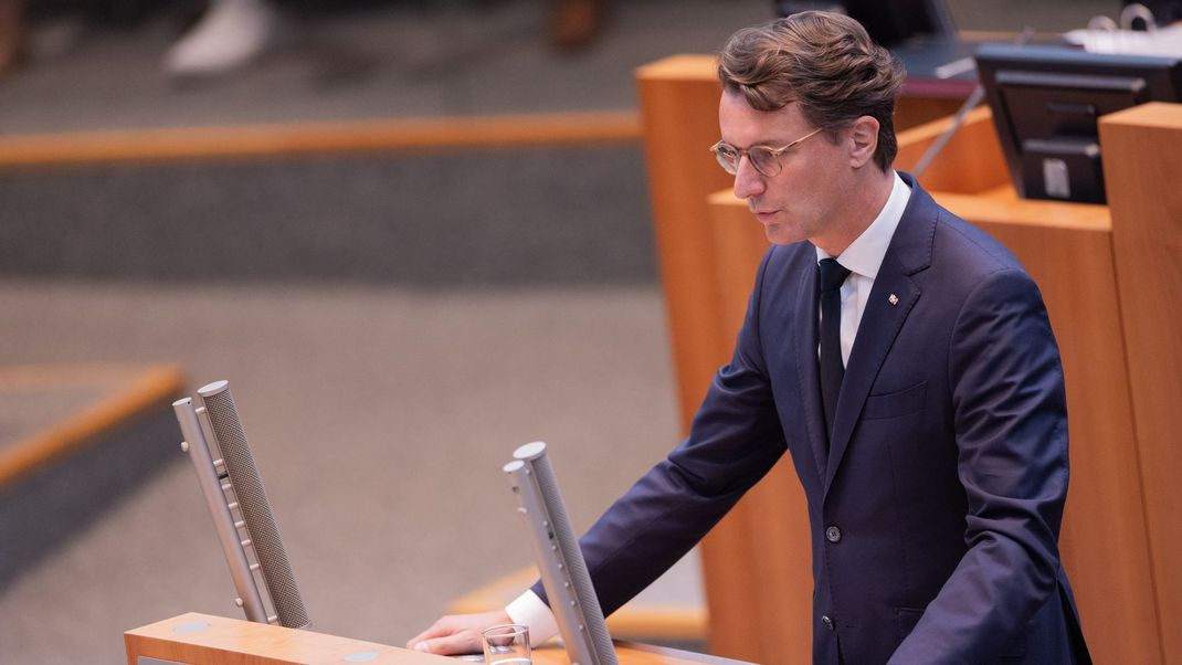 Nordrhein-Westfalens Ministerpräsident Hendrik Wüst fordert nach dem Attentat in Solingen weitreichende Konsequenzen.