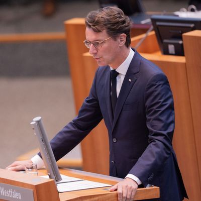 Wüst will Landtag unterrichten