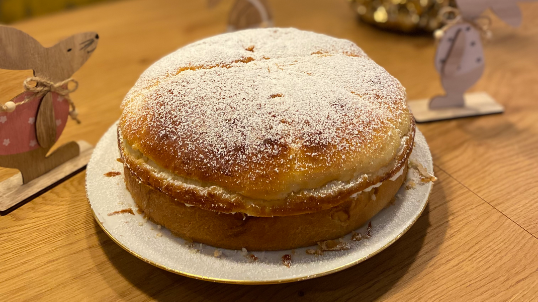 Schwedischer Hefekuchen mit Tonkabohne und Salz-Karamell