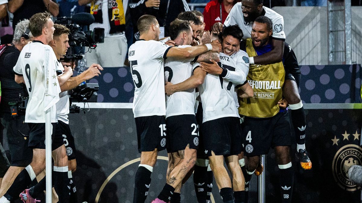 Cologne, RheinEnergieStadion, 07.09.2025: Florian Wirtz of Germany (R) celebrates scoring the 3:1 goal with team during the World Cup Qualifiers Germany vs Northern Ireland. *** Cologne, RheinEnerg...
