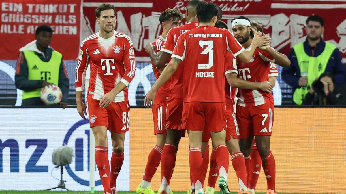 Die Bayern bejubeln das 1:0 von Serge Gnabry