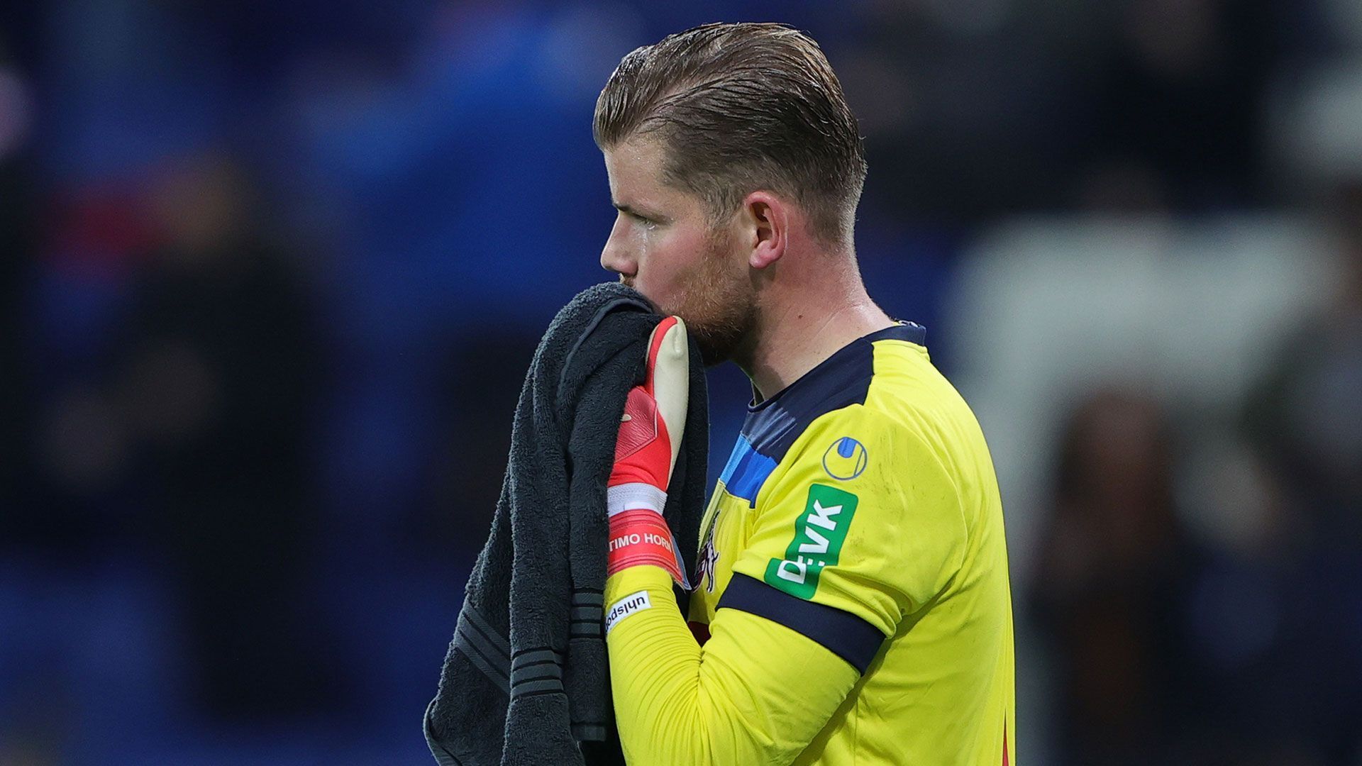 
                <strong>1. FC Köln</strong><br>
                &#x2022; <strong>Streichkandidaten: </strong>Timo Horn (Torhüter), Kingsley Ehizibue (Rechtsverteidiger), Sebastian Andersson (Stürmer), Niklas Hauptmann (zentraler Mittelfeldspieler), Kingsley Schindler (Rechtsaußen)<br>&#x2022; <strong>Einkaufskandidaten:</strong> Sargis Adamyan (Stürmer/1899 Hoffenheim)<br>
              