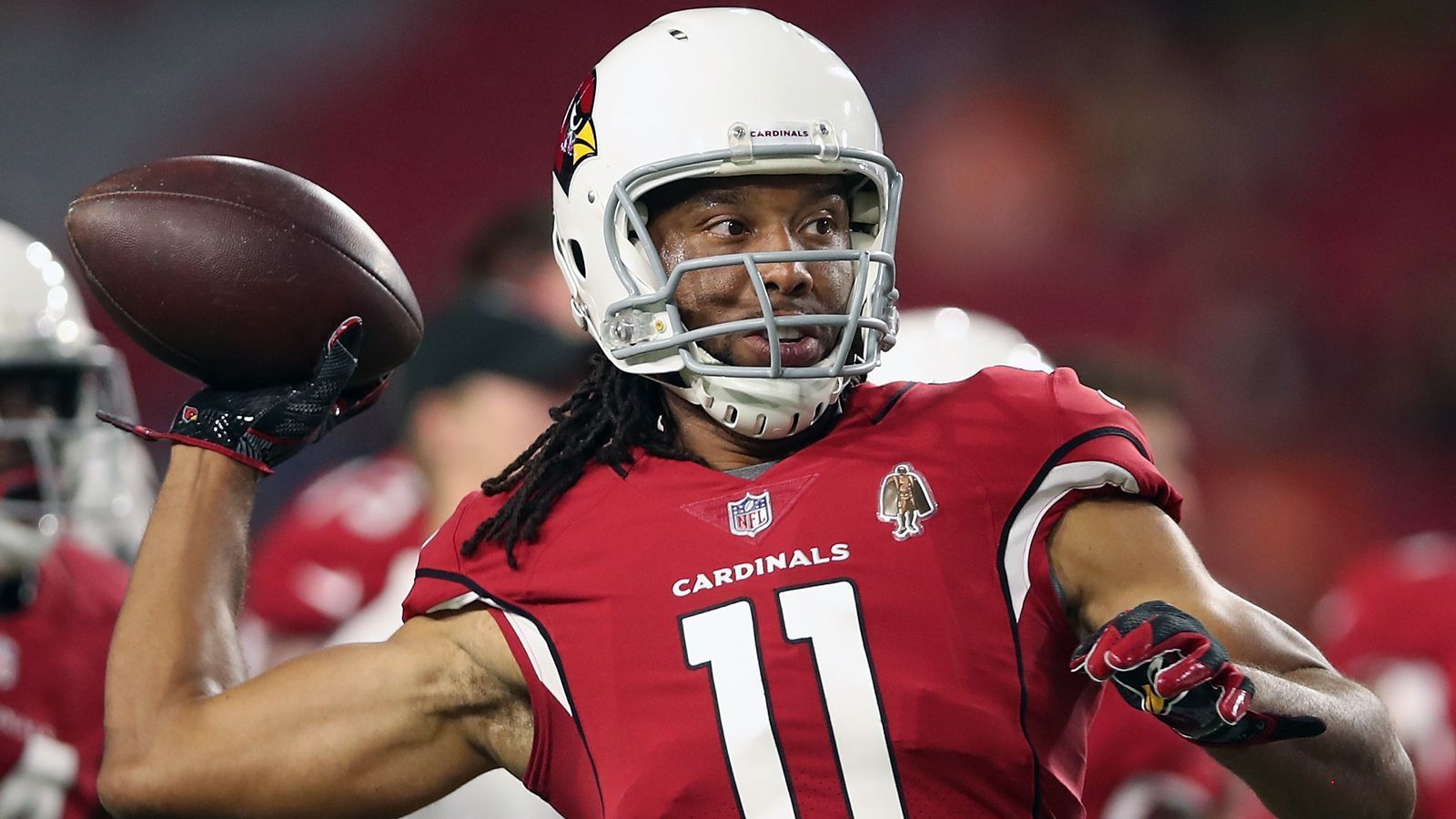 
                <strong>Larry Fitzgerald (Arizona Cardinals)</strong><br>
                In Woche 17 gegen die Los Angeles Rams konnte Larry Fitzgerald nicht mitspielen - wohl auch ein Grund, warum die Arizona Cardinals die Playoffs letztlich verpassten. Laut NFL-Insider Ian Rapoport ist es gut möglich, dass "Larry Legend" für 2021 nicht zurückkehrt.
              