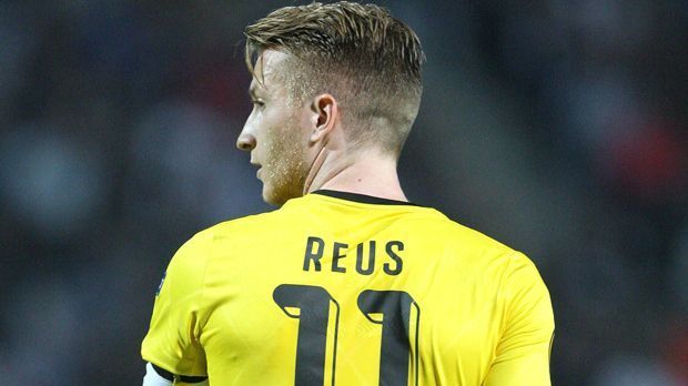 
                <strong>Linker Mittelfeldspieler: Marco Reus</strong><br>
                Linker Mittelfeldspieler: Marco Reus. Wenn es beim BVB offensiv gefährlich wurde, war Reus beteiligt. Immer wenn der DFB-Auswahlspieler am Ball war, wurde es für das Tor der Mannschaft aus Aserbaidschan gefährlich. Kein Wunder, dass er nach Vorarbeit von Mchitaryan das 1:0 erzielte. Ein starker Auftritt. Zur Halbzeit ausgewechselt. Durfte sich fürs Derby schonen. ran-Note: 2
              