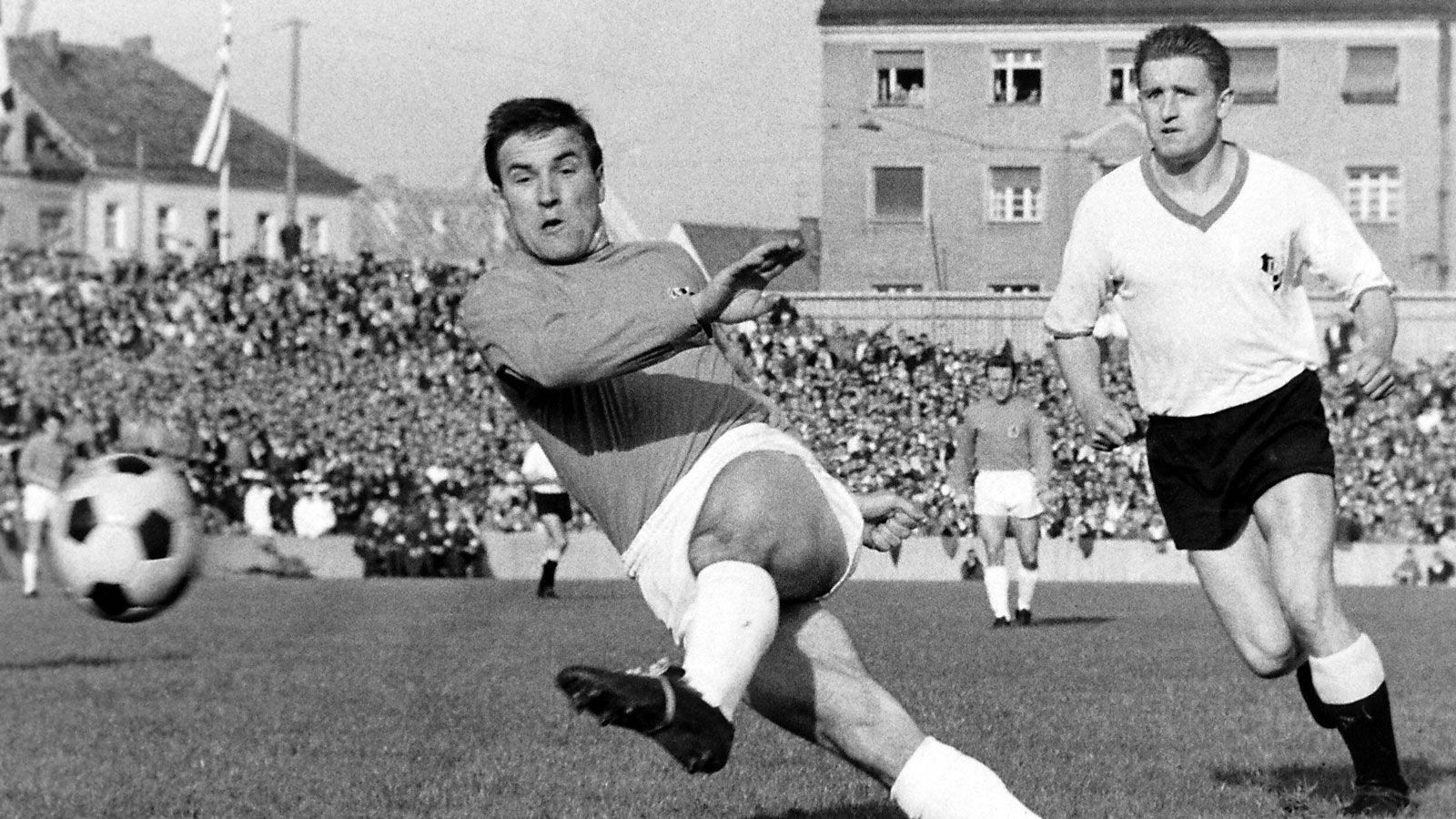 
                <strong>11. Rudolf Brunnenmeier (TSV 1860 München)</strong><br>
                Alter: 24 Jahre und 93 TageSaison: 1964/1965Tore: 24
              