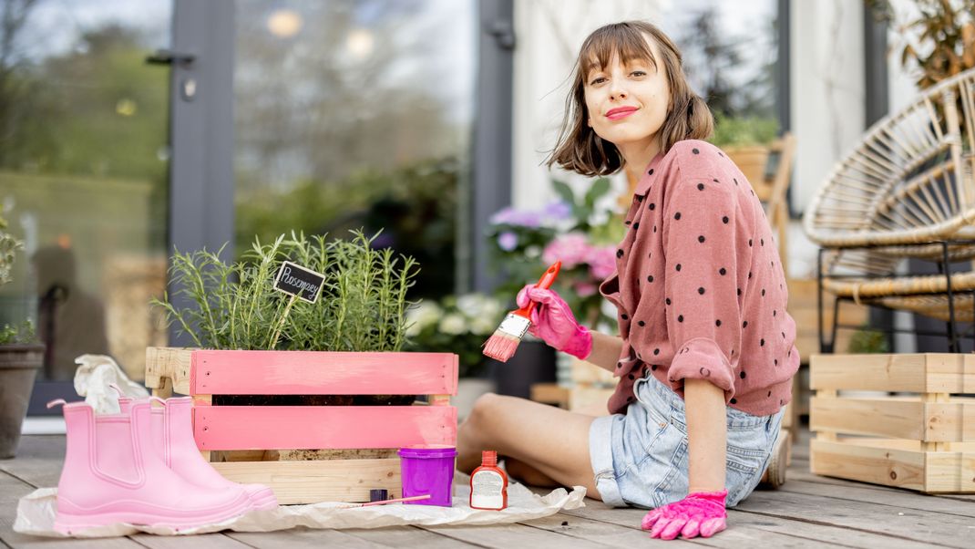 Aus Alt mach Neu! Diese drei tollen Upcycling-Ideen bringen Stimmung auf Balkon und Terrasse.