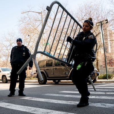 In New York werden Barrikaden aufgebaut.