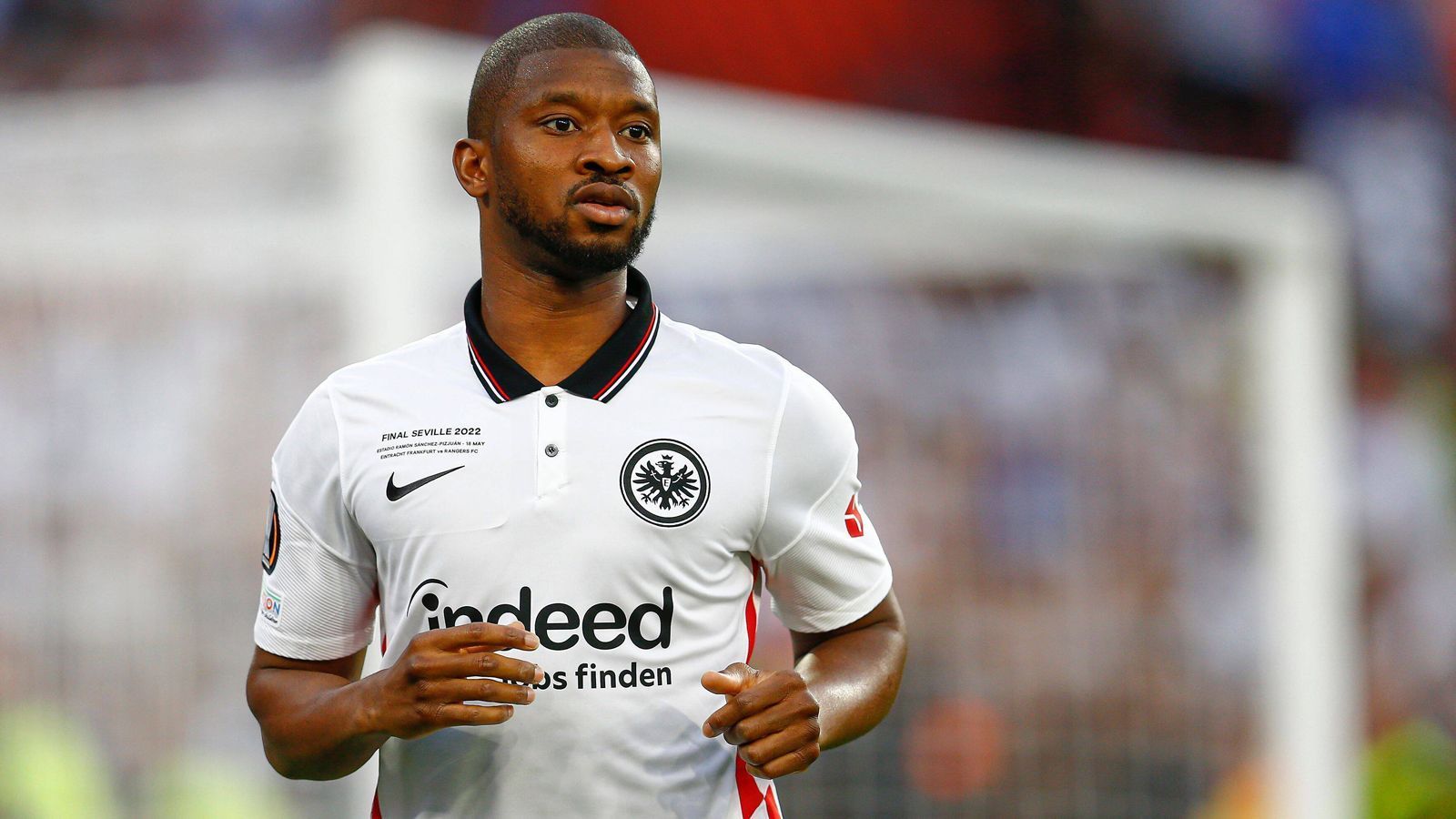 
                <strong>Eintracht Frankfurt: Almamy Toure</strong><br>
                In der abgelaufenen Spielzeit war Almamy Toure nicht immer erste Wahl. Doch durch den Abschied von Martin Hinteregger und den bevorstehenden Verkauf von Evan N'Dicka hat sich in der Innenverteidigung eine Lücke aufgetan. In der Vorbereitung füllte Toure diese bereits aus - gut möglich, dass er das auch in der Saison machen wird.
              