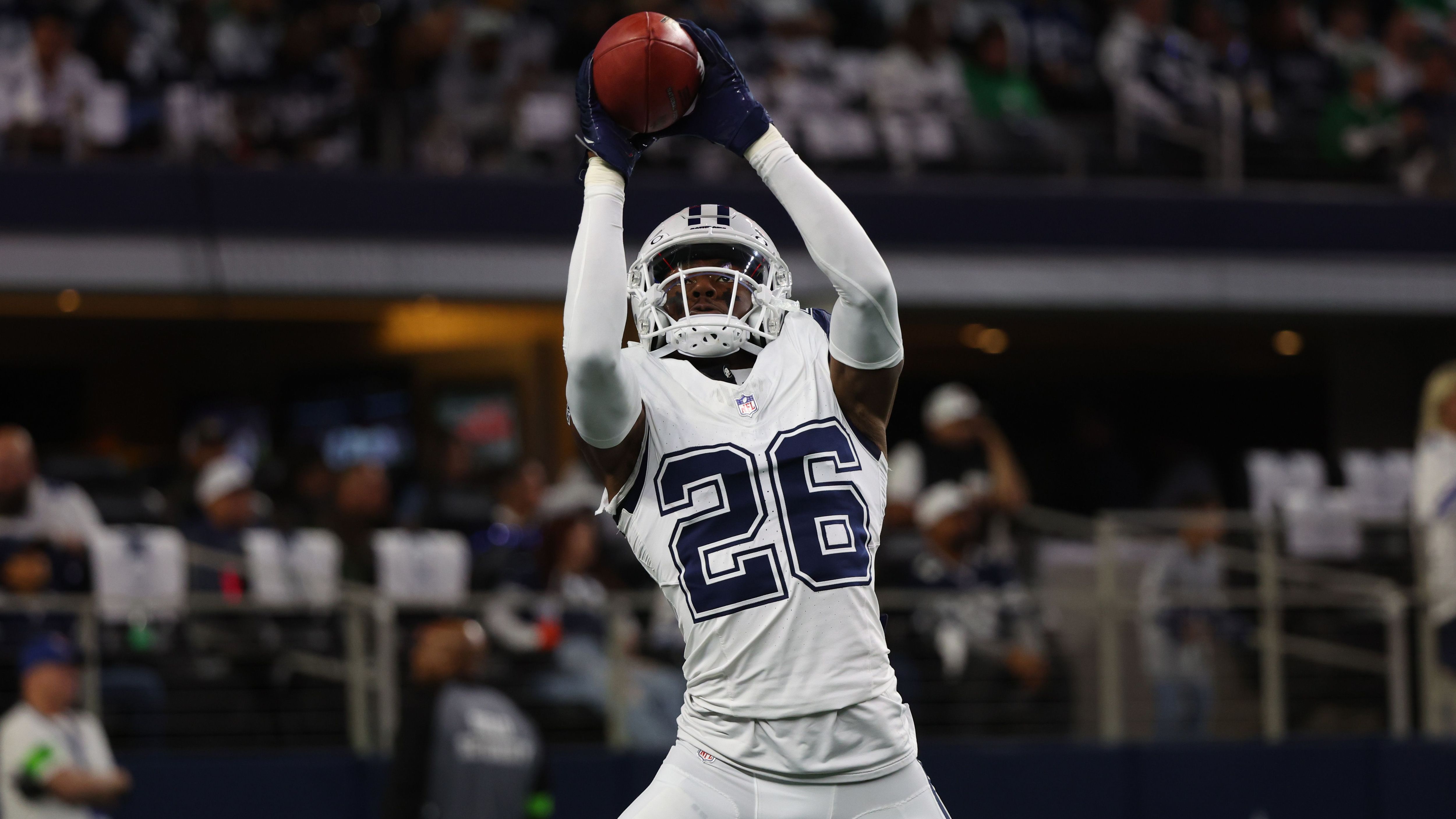 <strong>Meíste Defensiv-Touchdowns in einer Saison</strong><br>Den Rekord für die meisten Pick-Sixes in einer Spielzeit hat Cowboys-Cornerback DaRon Blan bereits in der Tasche: Fünf Mal fing er einen gegnerischen Pass ab und trug ihn in die Endzone. Damit egalisierte er auch Ken Houstons Rekord für die meisten Defensiv-Touchdowns in einer Saison (1971, Houston Oilers).