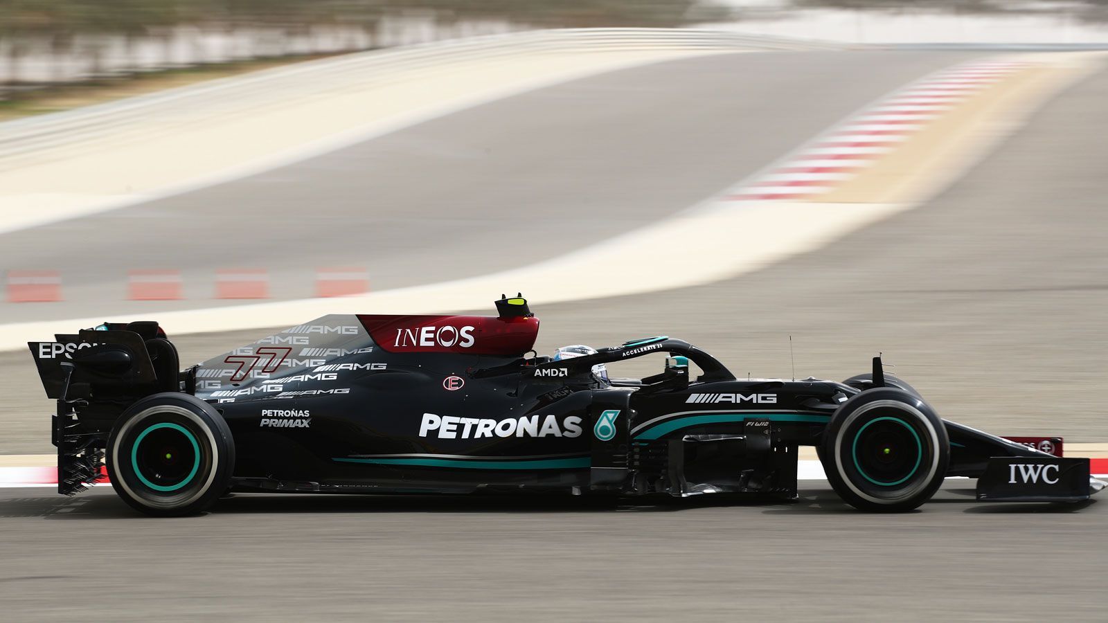 
                <strong>Bahrain-Tests: Mercedes mit ungewohnten technischen Problemen</strong><br>
                Ein Tag zum Vergessen istes für Valtteri Bottas. Der Finne dreht mit seinem Mercedes lediglich sechs Runden, weil er von Getriebeprobemen ausgebremst wird.
              