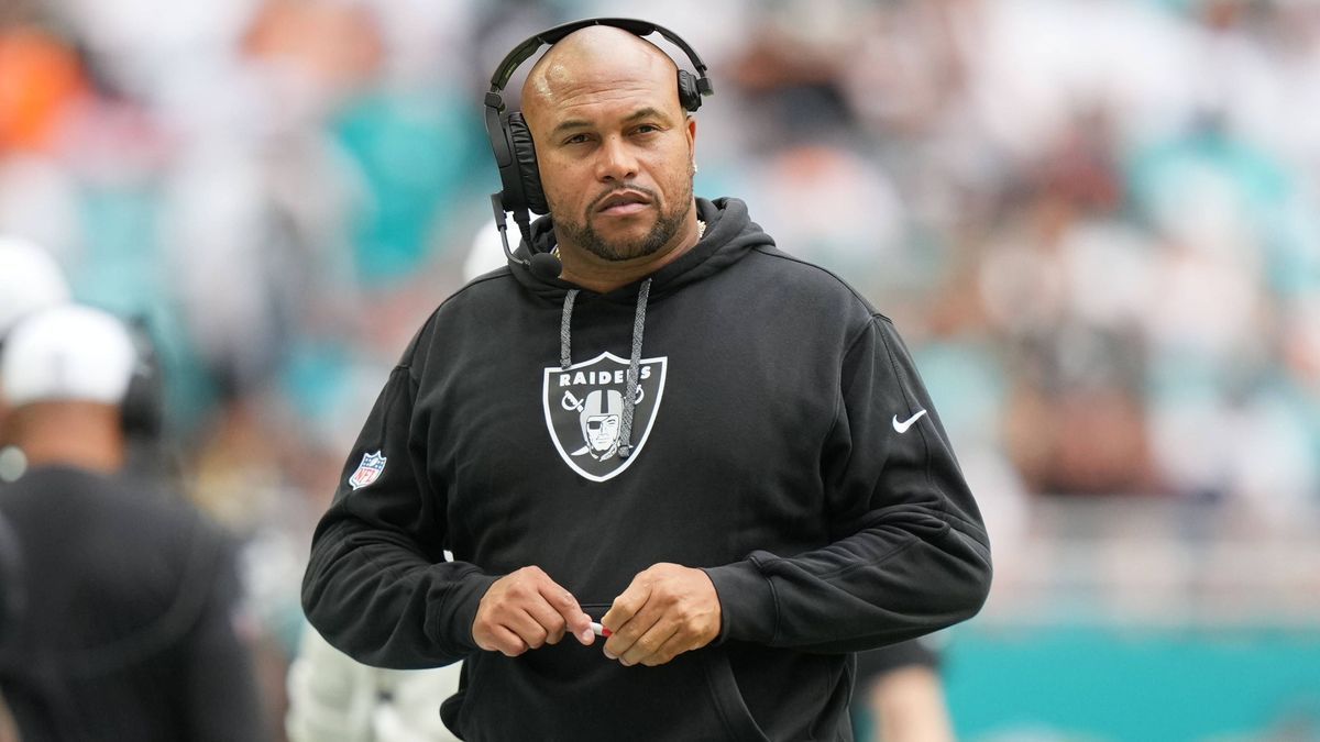 MIAMI GARDENS, FL - NOVEMBER 17: Las Vegas Raiders head coach Antonio Pierce walks the sidelines during the game between the Las Vegas Raiders and the Miami Dolphins on Sunday, November 17, 2024 at...