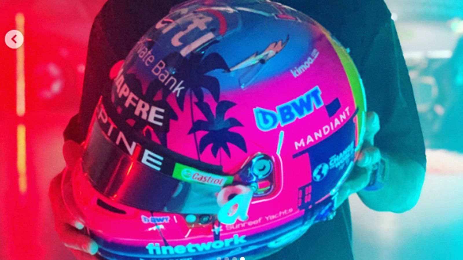 
                <strong>Fernando Alonso</strong><br>
                Das Motiv von Alpine-Pilot Fernando Alonso passt mit den Palmen hervorragend zu Miami.
              