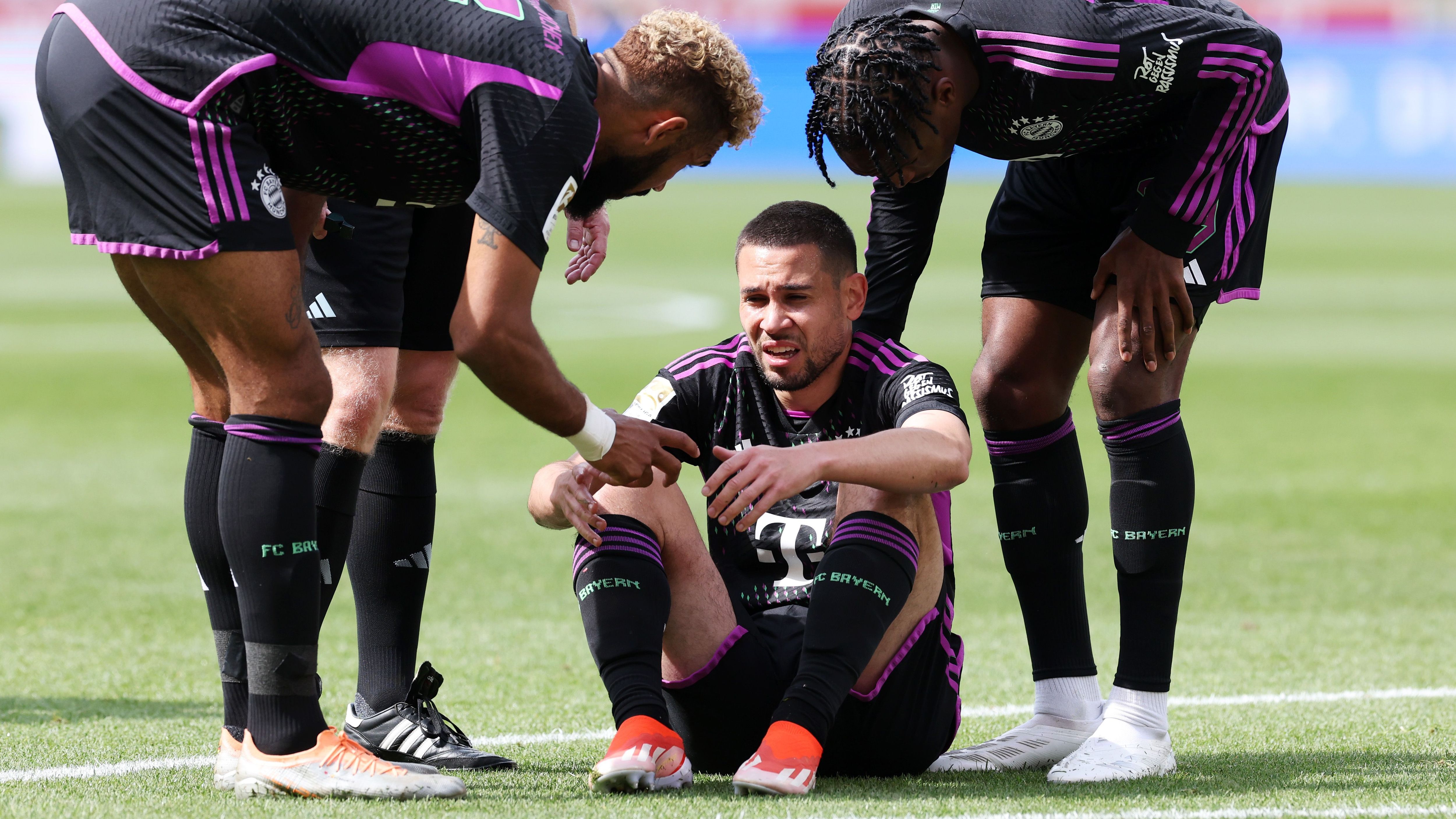 <strong>Raphael Guerreiro (FC Bayern München)</strong><br>Der Portugiese muss schon nach 17 Minuten vom Platz. Blockt zuvor Stillers Distanzschuss und zieht sich dabei offenbar eine Muskelverletzung zu. Für ihn kommt Goretzka. <strong><em>ran</em>-Note: ohne Bewertung</strong>