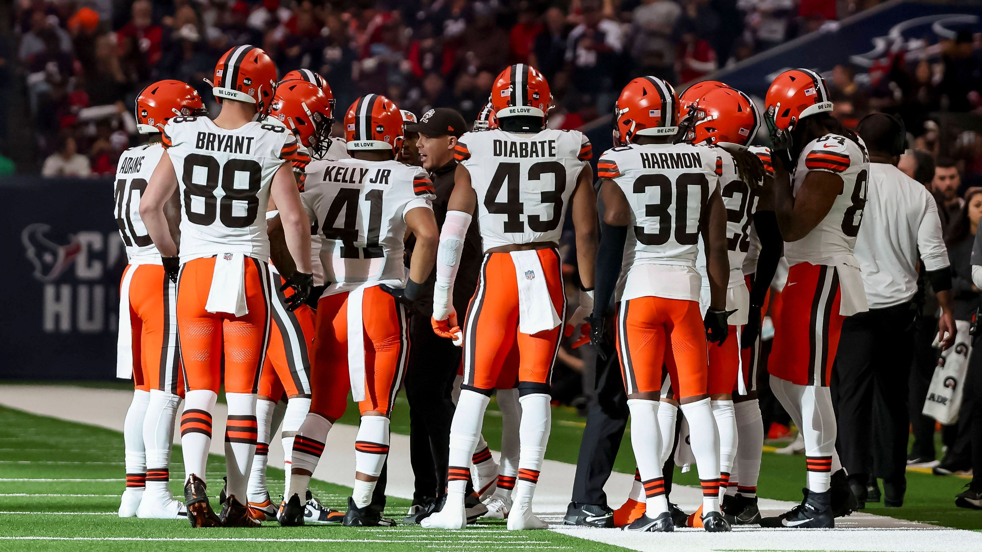 <strong>Platz 14: Cleveland Browns</strong><strong></strong><strong></strong><strong></strong><strong></strong><br>Eiskalte Kicker und beinharte Punter getoppt mit einer starken Defensive gegen den Kickoff. Das Browns Special Teams hat vieles, aber nicht alles. So stark die Verteidigung gegen den Kickoff ist, so anfällig ist sie gegen den Punt. Und auch bei den Returns müssen die Browns mächtig nachlegen. Die Basis ist da, die guten Feldpositionen für den Gegner oftmals auch.