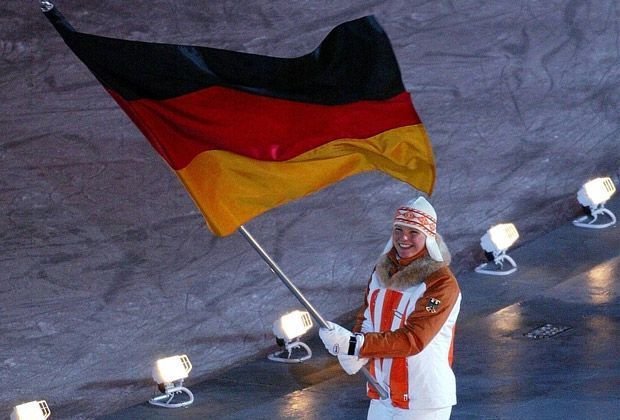 
                <strong>2002 in Salt Lake City: Hilde Gerg</strong><br>
                In Salt Lake City, Hauptstadt des US-Bundesstaats Utah, ereigneten sich die insgesamt vierten Olympischen Winterspiele der Vereinigten Staaten. Im Rice-Eccles-Stadium führte die Skirennläuferin Hilde Gerg das deutsche Team an, das hier insgesamt 36 Medaillen gewinnen konnte.
              