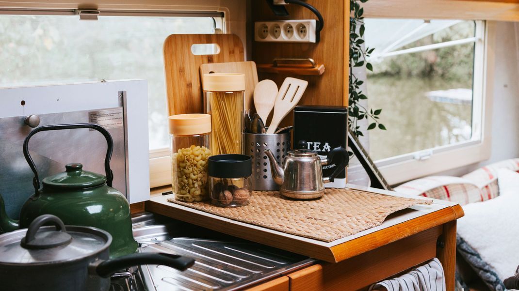 Finde heraus welche Utensilien du für deine Camping-Küche brauchst