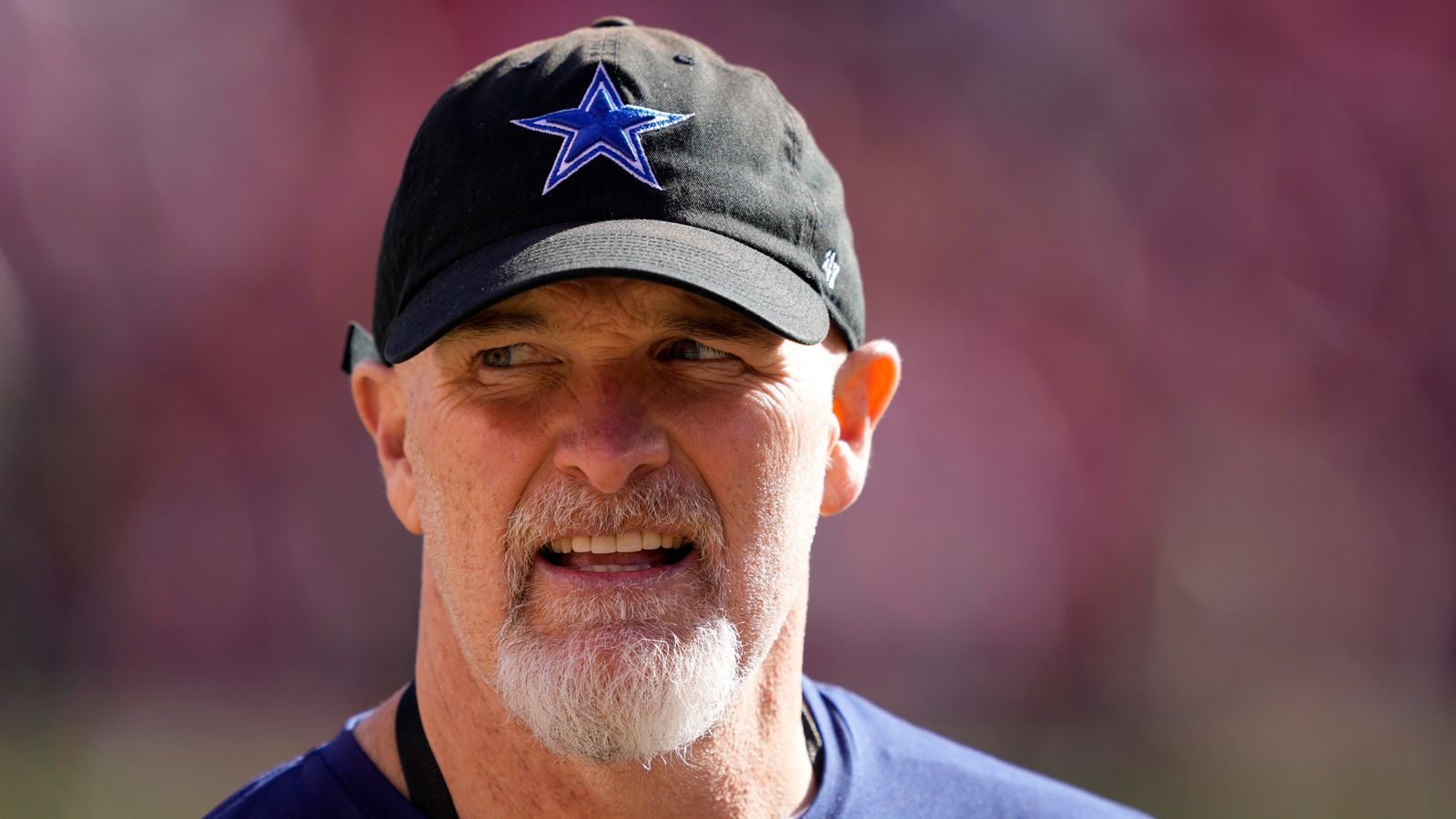 <strong>Dan Quinn (Defensive Coordinator - Dallas Cowboys)</strong><br>Bereits in der vergangenen Offseason war Quinn auf dem Markt sehr beliebt und galt als Favorit auf einige freigewordene Trainerstellen. Wahrscheinlich hofft er darauf, eines Tages bei den Cowboys als HC zu übernehmen. Seine Erfahrung als Falcons-Trainer macht ihn noch interessanter. Die Cowboys-Defense ist eine der besten der NFL.