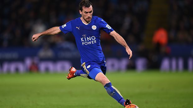 
                <strong>Christian Fuchs</strong><br>
                Christian Fuchs: Ihn kennen wir vor allem aus Schalker Tagen. Vor fünf Jahren spielte Christian Fuchs allerdings noch für den 1. FSV Mainz 05 - und das sogar ausgeliehen vom Zweitligisten VfL Bochum. Für den Österreicher war die Saison 2010/11 vielleicht sogar der Schlüssel zum Erfolg. Am starken fünften Tabellenplatz zum Saisonende in der Bundesliga hatte Fuchs erheblichen Anteil. Danach wechselte er zum FC Schalke 04.
              