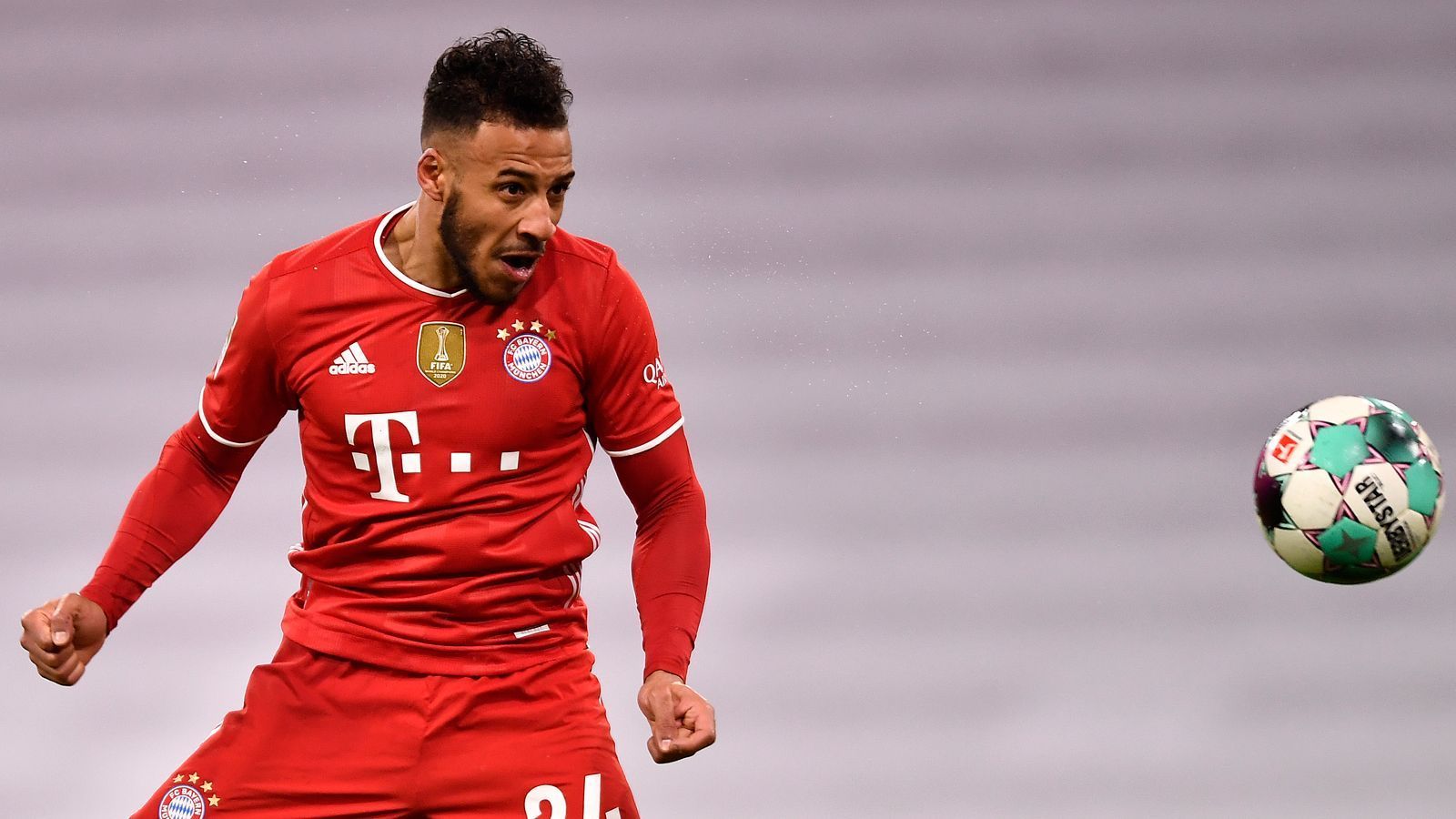 
                <strong>Corentin Tolisso</strong><br>
                ... und zumal das defensive Mittelfeld des Rekordmeisters nicht gerade unterbesetzt ist. Auch Corentin Tolisso hat noch einen laufenden Vertrag, bis 2022, um genau zu sein. Wie bei Süle, müssen sich die Bayern auch beim Franzosen die Frage stellen: Verlängern oder jetzt verkaufen? Seit längerem scheint das Pendel eher zur zweiten Option auszuschlagen - zu verletzungsanfällig ist der Franzose, der durch seinen Tattoo-Skandal im Januar auch nicht wirklich Pluspunkte sammelte. Aber: Tolissos Marktwert fiel in den vergangenen Jahren beträchtlich - die 41,5 Millionen, die er 2017 kostete, werden die Bayern nicht mal annähernd bekommen.
              