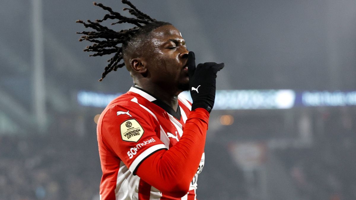 EINDHOVEN - Johan Bakayoko of PSV Eindhoven celebrates the 1-0 (disallowed) during the KNVB Beker match between PSV Eindhoven and Excelsior Rotterdam at Phillips Stadium on Jan. 14, 2025 in Eindhov...