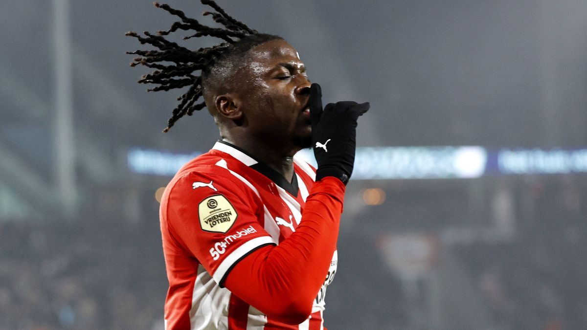 EINDHOVEN - Johan Bakayoko of PSV Eindhoven celebrates the 1-0 (disallowed) during the KNVB Beker match between PSV Eindhoven and Excelsior Rotterdam at Phillips Stadium on Jan. 14, 2025 in Eindhov...