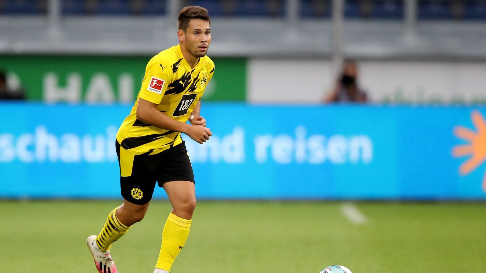 
                <strong>Raphael Guerreiro</strong><br>
                Außenbahnspieler Raphael Guerreiro hat einen gültigen Vertrag in Dortmund bis Ende Juni . Ob er darüber hinaus eine Zukunft in Dortmund hat, wird sich in den nächsten Wochen zeigen. Der BVB möchte mit dem Portugiesen verlängern, eine Einigung gab es bislang nicht.
              