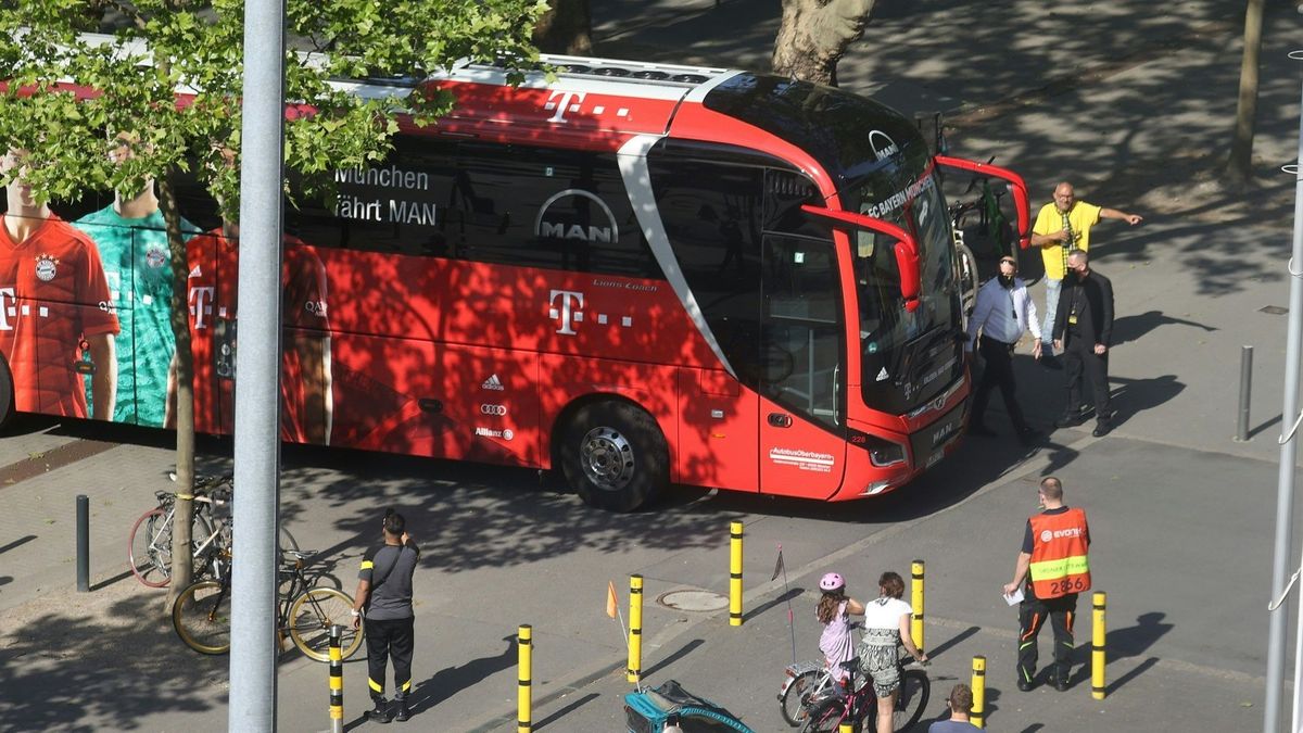 Bayern-Bus bei Abreise beschädigt