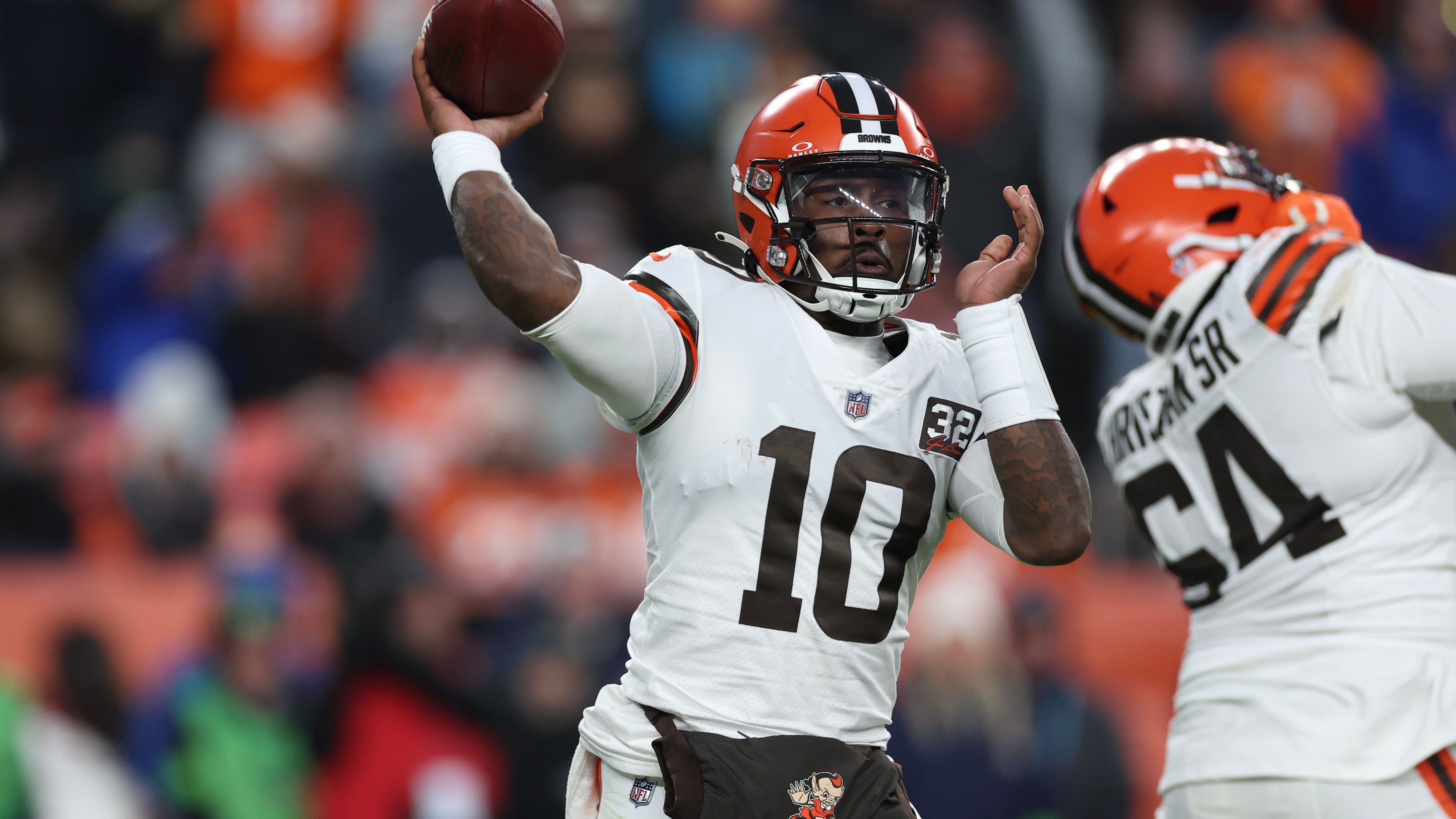 <strong>P.J. Walker (ohne Team)</strong><br>Die Cleveland Browns haben sich von Quarterback P.J. Walker getrennt. Einen Tag vor dem Heimspiel gegen die Jacksonville Jaguars setzte das Team aus Ohio den Spielmacher auf die Waiver-Liste. Im Gegenzug wurde Joe Flacco offiziell vom Practice Squad hochgezogen. Walker bestritt in dieser Saison sechs Spiele für die Browns, zwei davon als Starter.