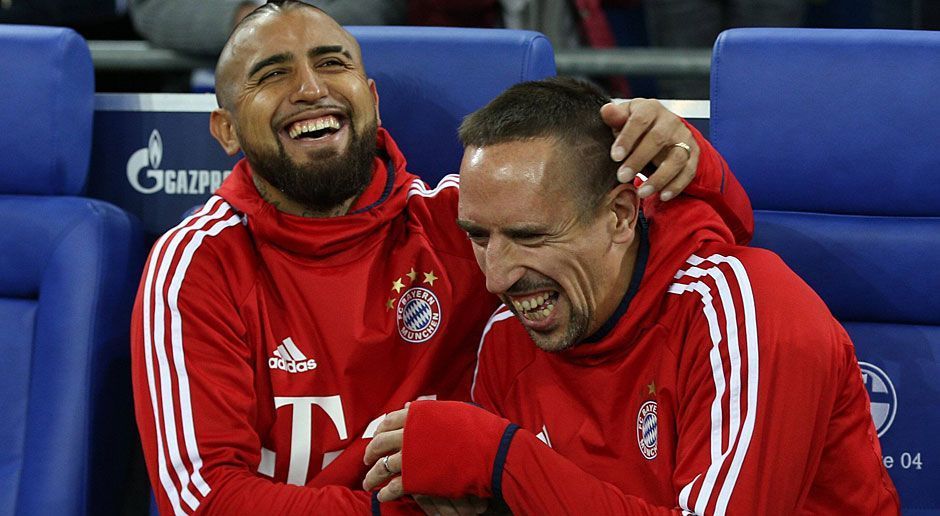 
                <strong>Arturo Vidal (FC Bayern München)</strong><br>
                Arturo Vidal: Kommt in der Mitte der zweiten Hälfte auf den Platz, als die Partie zu kippen droht. Hilft mit seiner Zweikampfstärke mit, den Sieg zu sichern. Doch der Chilene haut sich nicht nur in jeden Zweikampf, sondern veredelt auch die wunderschöne Vorarbeit von James zum 3:0 und macht den Deckel auf die Partie. ran-Note: 2
              