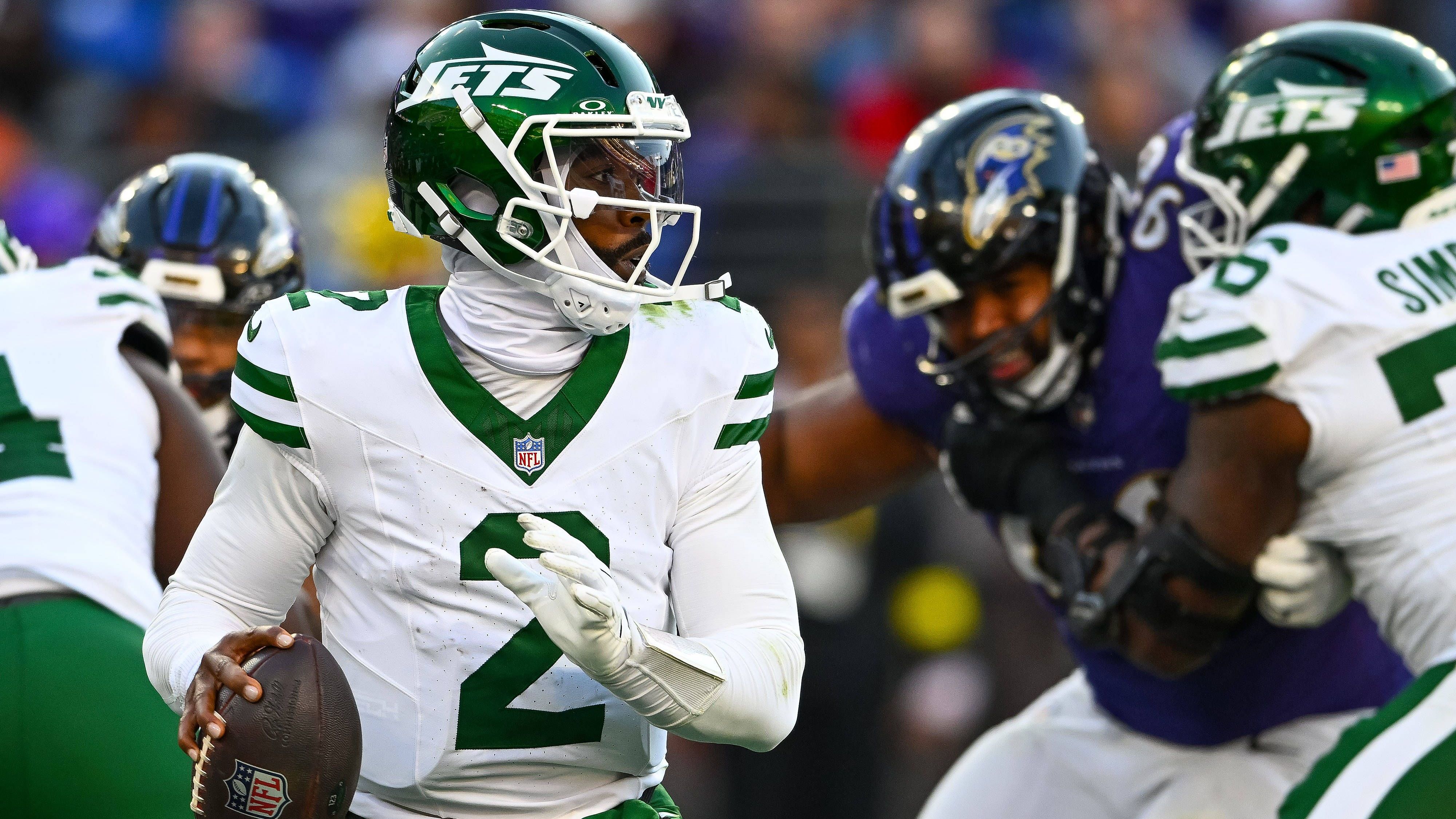 <strong>Platz 31: New York Jets (Vorwoche: 30)<br></strong>Zahlen des Grauens können die New York Jets auch auflegen. Nach elf Spielen hat die Defense genau EINEN EINZIGEN Turnover forciert. Da hilft es nicht, dass sich die Jets gegen die Baltimore Ravens ganz solide angestellt haben und sogar in Führung lagen. Aaron Glenn kam als defensiv denkender Head Coach und hat die Defense um ein Vielfaches verschlechtert.