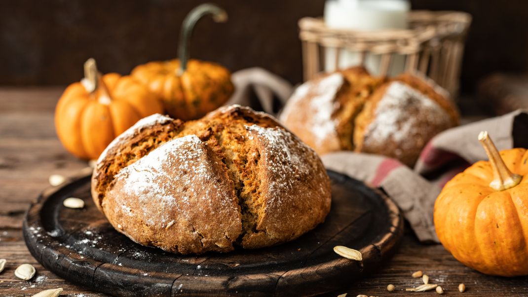 Himmlisch lecker und mit jeder Menge wertvoller Nährstoffe: Kürbisbrot.