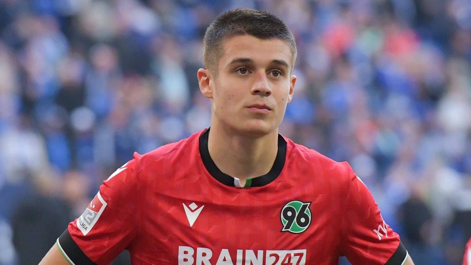 <strong>Mittelstürmer: Nicolo Tresoldi (Hannover 96)</strong><br>Der deutsche U21-Spieler mit italienischen und argentinischen Wurzeln gehörte zu den größten Fragezeichen der Hinrunde. Nach einem famosen Saisonstart (zwei Tore, drei Vorlagen) fehlte der Stürmer aufgrund einer Grippe, die ihn schwer getroffen hat, ein bis zwei Monate. Seitdem musste seine Fitness wieder aufgebaut werden und es reichte nur noch für Kurzeinsätze.