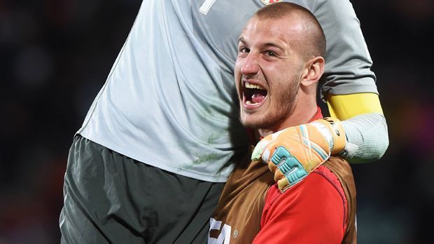 
                <strong>Vanja Milinkovic-Savic - 1,75 Millionen Euro Ablöse</strong><br>
                Vanja Milinkovic-Savic - 1,75 Millionen Euro Ablöse. Der serbische Torhüter wurde 2014 für eine Summe von rund 1,75 Millionen Euro von FK Vojvodina verpflichtet. Ohne ein einziges Spiel im United-Trikot bestritten zu haben, verließ er nach einem Jahr den Verein und ging zu Lechia Gdansk - ablösefrei.
              