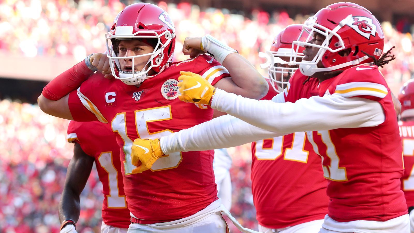 
                <strong>AFC Championship Game</strong><br>
                Kansas City Chiefs Quarterback Patrick Mahomes (v.) lieferte eine starke Performance ab. 23 seiner 35 Pässe kamen an (294 Passing Yards, 56 Rushing Yards, drei Passing Touchdowns und ein Rushing Touchdown).
              