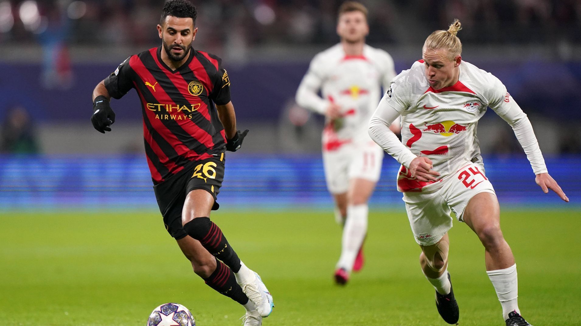 
                <strong>Xaver Schlager</strong><br>
                Der große Unglücksrabe im Team der Leipziger. Dem teils überforderten Österreicher unterläuft vor dem Gegentor zum 0:1 der folgenschwere Fehlpass. Nach diesem Aussetzer steigert sich Schlager aber wie das gesamte Leipziger Team im zweiten Durchgang. ran-Note 4
              