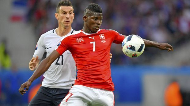 
                <strong>Breel Embolo (FC Schalke 04)</strong><br>
                Breel Embolo (19) für 25 Millionen Euro vom FC Basel zum FC Schalke 04.
              