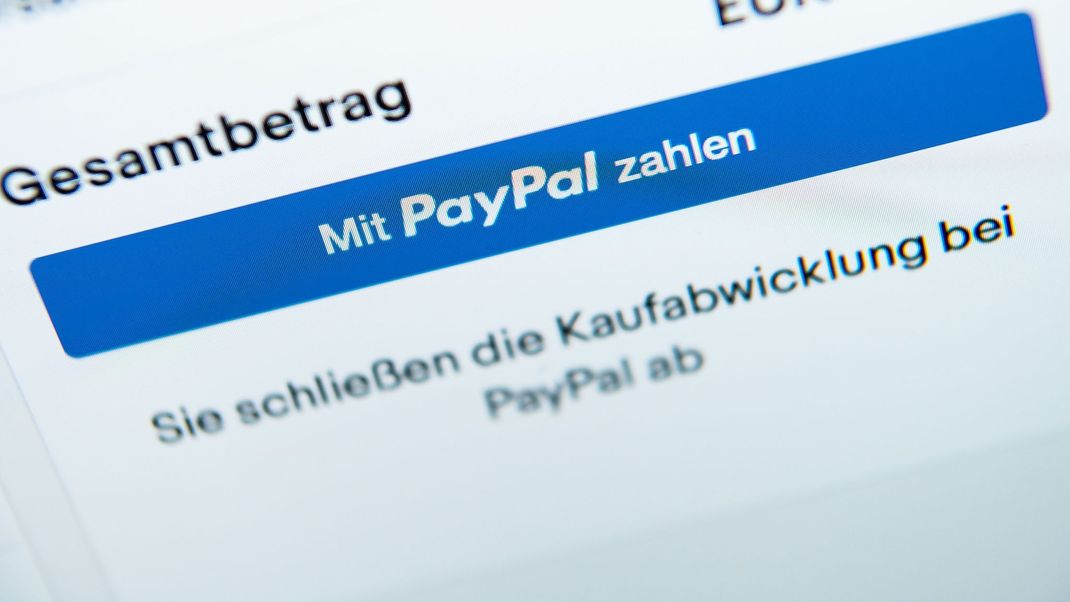 Die Verbraucherzentrale Sachsen warnt: Betrüger:innen nutzen den Namen von PayPal für Identitätsdiebstahl.