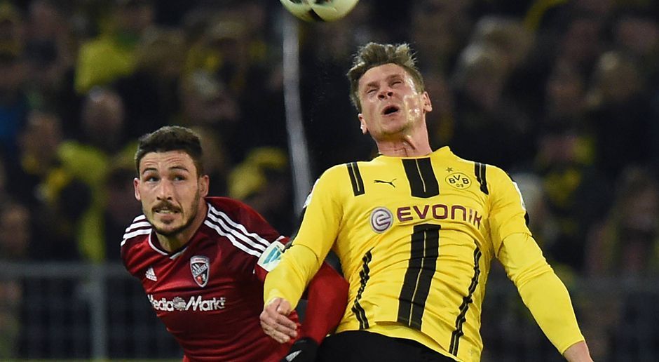 
                <strong>Lukasz Piszczek</strong><br>
                Lukasz Piszczek: Diesmal wieder als dritter Innen- statt Rechtsverteidiger aufgeboten. Das bedeutet vor allem: mehr defensive Aufgaben, weniger Powerläufe über rechts. Weil der Pole nicht bis an die Grundlinie vor kommt, probiert er es ab und zu mit Flanken aus dem Halbfeld. Die kommen aber eher so halbgut. ran-Note: 3,5
              