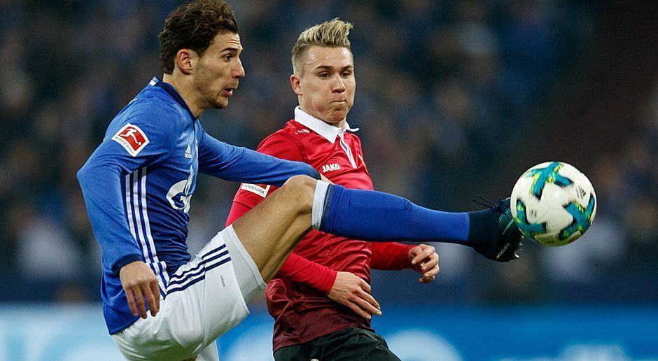 
                <strong>Die Wackelkandidaten: Leon Goretzka</strong><br>
                Dahinter beginnt ein Hauen und Stechen um die verbleibenden Positionen. Leon Goretzka dürfte dabei noch von seinen starken Confed-Cup-Leistungen und guten Auftritten in der Liga profitieren. Es ist sehr wahrscheinlich, dass der 23-Jährige in Russland zeigen darf, worauf sich der FC Bayern in der kommenden Saison freut.
              