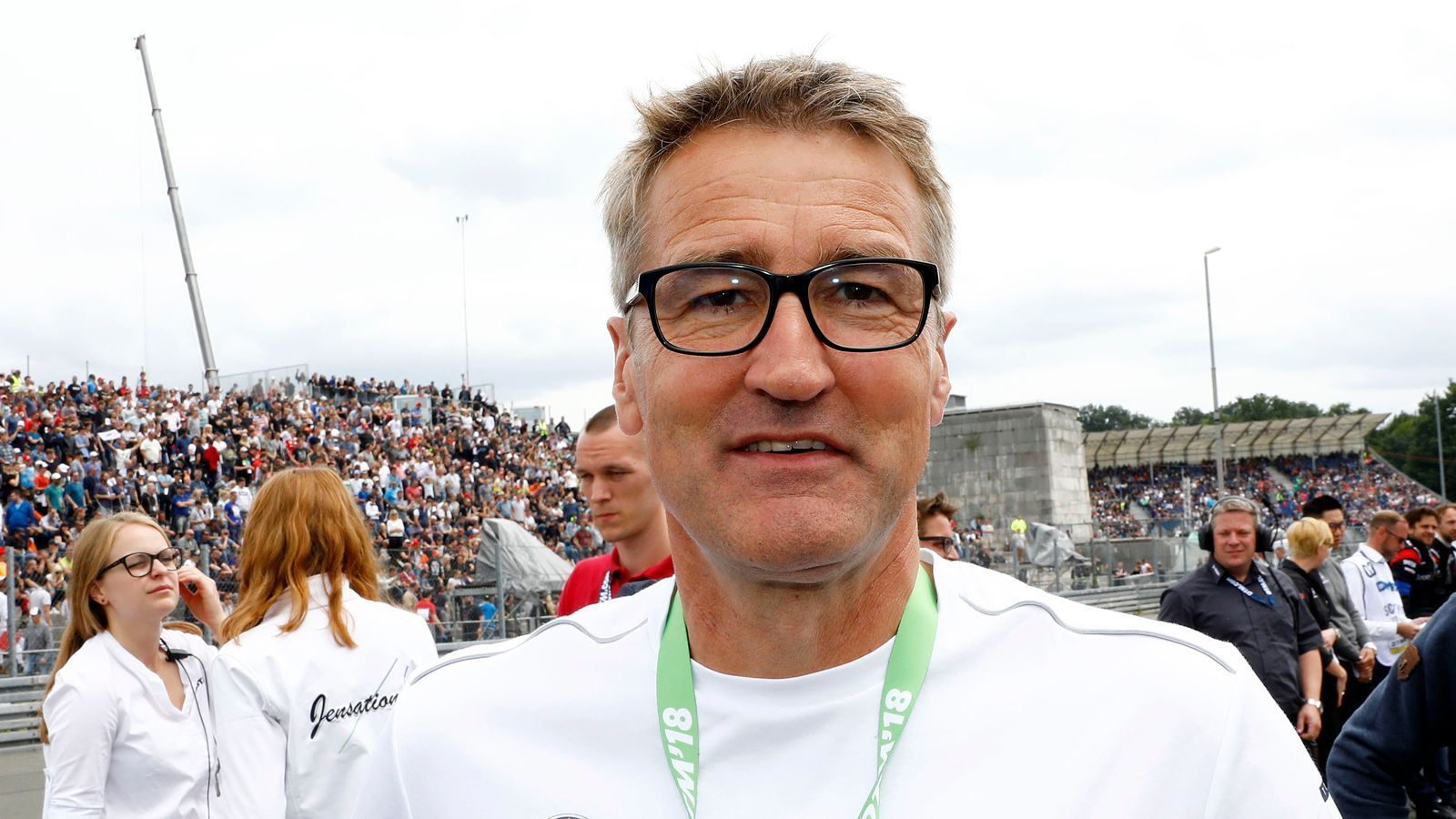 <strong>Mister DTM</strong><br>
                Die meisten Fahrertitel, nämlich fünf, sammelte "Mister DTM" Bernd Schneider. Die zweitmeisten Titel gingen an Klaus Ludwig und Rene Rast, die jeweils drei Mal DTM-Champion wurden.
